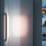 Motivos de hielo en pared trasera del frigorífico